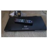 Samsung BluRay Disc Player BD-C5500,turns on