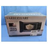 NIB Farberware Countertop Microwave-900W