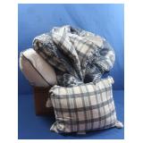 Quilt(queeen size)&2 Throw Pillows
