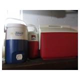 Igloo Playmate Cooler&2 Water Jugs