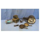 Auto plugin Spotlight, 2 sm Lodge skillets 4.5"