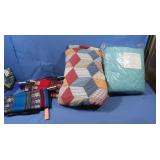 2 Quilts 80x76"&84x86"&3 Linen Table Cloths