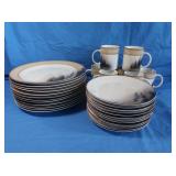 Plates&Mugs-Wild Things "Otter