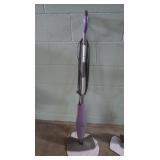 Shark Light&Easy Steam Mop-powers on