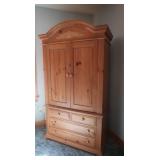 Broyhill Fontana Pine Armoire 44.25x22.5x78.5'