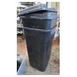 Pair Rubbermaid Roughneck 50 Gal Wheeled Trash