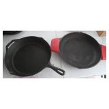 2 Lodge Cast Iron Skillets 12" w/2 Silicone