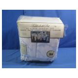 NIB 44 pc Tablecloth Set