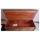 Lane Cedar Chest w/Cushioned Top 48x18x20"H,has