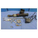 Battery,1/4" Elec Ratchet w/2 Extensions&Charge