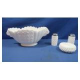 Vintage Fenton Milk Glass Bowl in Daisy&Button