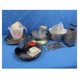Metal Cake Pans,Pie Plates,Plastic Measuring Cups