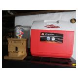 Igloo 16qt Cooler&Wooden Gumball Machine