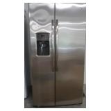 Lg 2 Door GE Adora Refrigerator/Freezer(lightly
