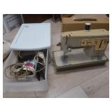 Vintage Singer Sewing Machine w/Case,Foot