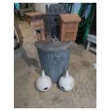 Galvanized Trash Can,Birdhouses