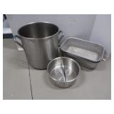 Roaster w/Inside Rack(16x10x9), Pot