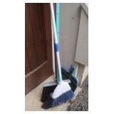 3 Brooms&Dustpan