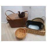Lg Vintage Wicker Picnic Basket w/Metal