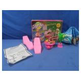 1987 Barbie Pool Party Set(appear complete w/box)