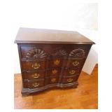 Drexel Chest of Drawers (2 drawer pulls missing