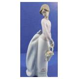 Lladro #7622 Girl with Basket