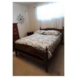 Full Size Bed w/Headboard/Footboard/2