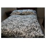 Laura Ashley Full-Size Quilt, Blanket & Throw