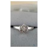 14K White Gold Ring with Diamonds in Flower Patte