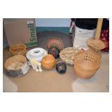 Dï¿½cor and baskets