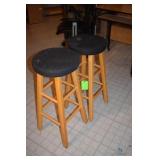 2 bar stools