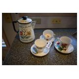 Coffee/Tea pitcher w/cups