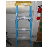 Werner 4 ft  Fiberglass Ladder