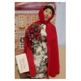 Byers Choice - Williamsburg lady with apples