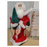 Byers Choice - weihnachtsman Santa with tree