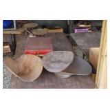 2 scales, 3 scale pans.