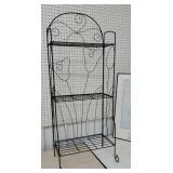 Folding wire shelf with tulips