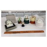 6 Christmas snow globes