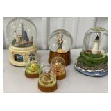 6 snow globes