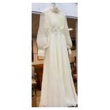 Vintage wedding dress with veil - size