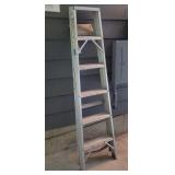 Aluminum step ladder
