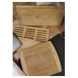 Contents bakeware & cutting boards in cabinet