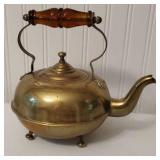 Brass to kettle with Amber glass handle