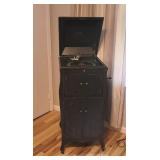 Victor victrola w/records