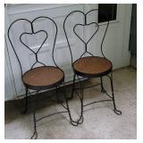 2x$ Ice cream chairs.