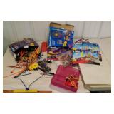 Box of miscellaneous knex
