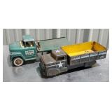 2 trucks - Marx army & ertl