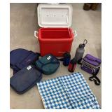 Gott 30 cooler with tablecloth, coolers, water