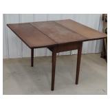 Drop leaf table