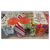 Box of retro tablecloths, napkins, placemats and